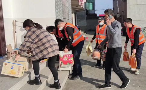 小黃蜂 | “春節(jié)慰問(wèn)送溫暖 濃濃關(guān)懷顯真情”走進(jìn)桃花源村